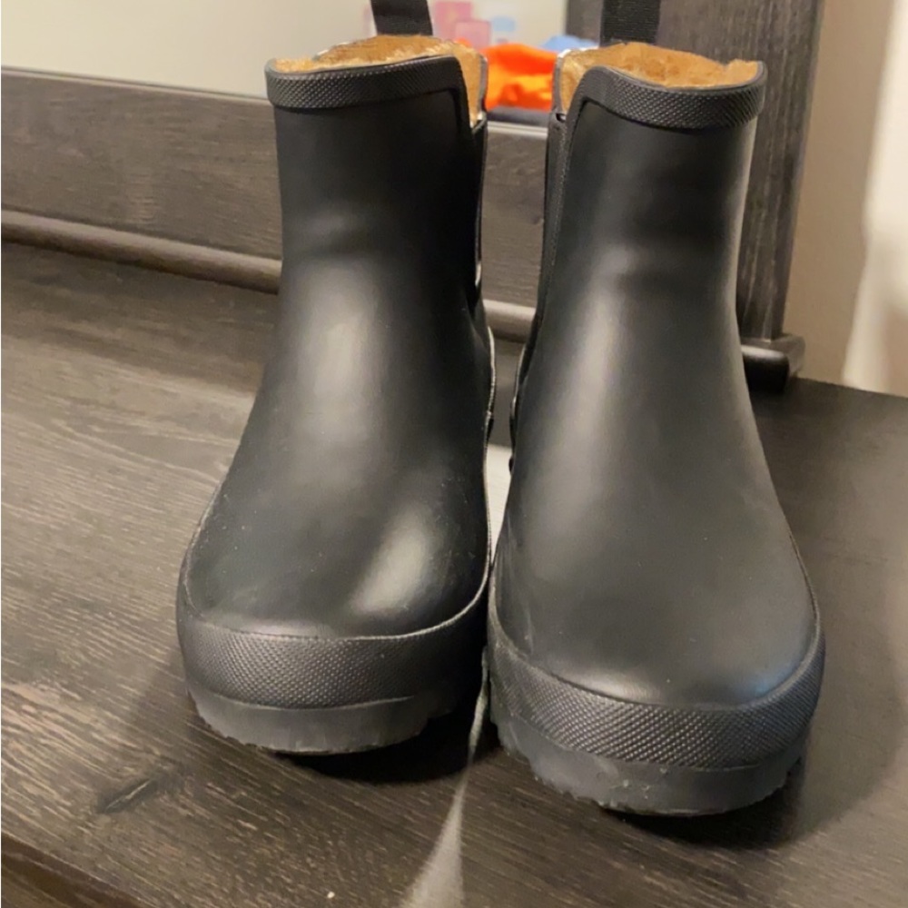 Black chooka fur lined boots